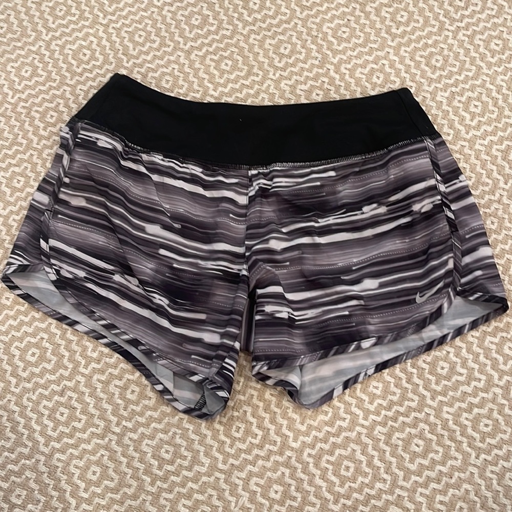 Nike Dri-Fit Lined 3” Running Shorts - size S